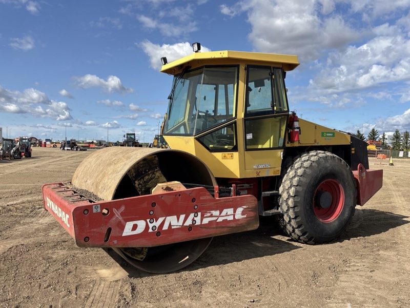 Еднобандажен валяк Dynapac CA602D на Дигинг Груп при уплътняване на терен