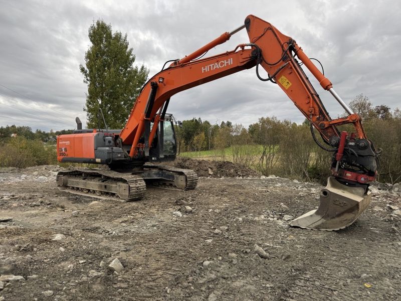 Верижен багер Hitachi ZX250LC-6 на Дигинг Груп на обект