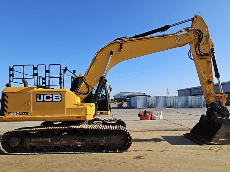 Верижен багер JCB JS220LC на Дигинг Груп за работа в ограничени пространства