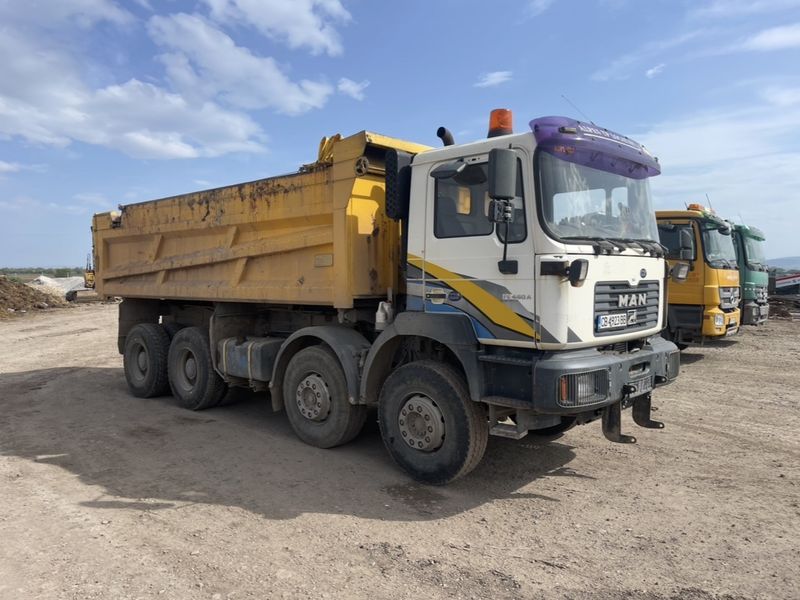 Четириосен самосвал MAN FE 450 A от флота на Дигинг Груп за извозване на отпадъци
