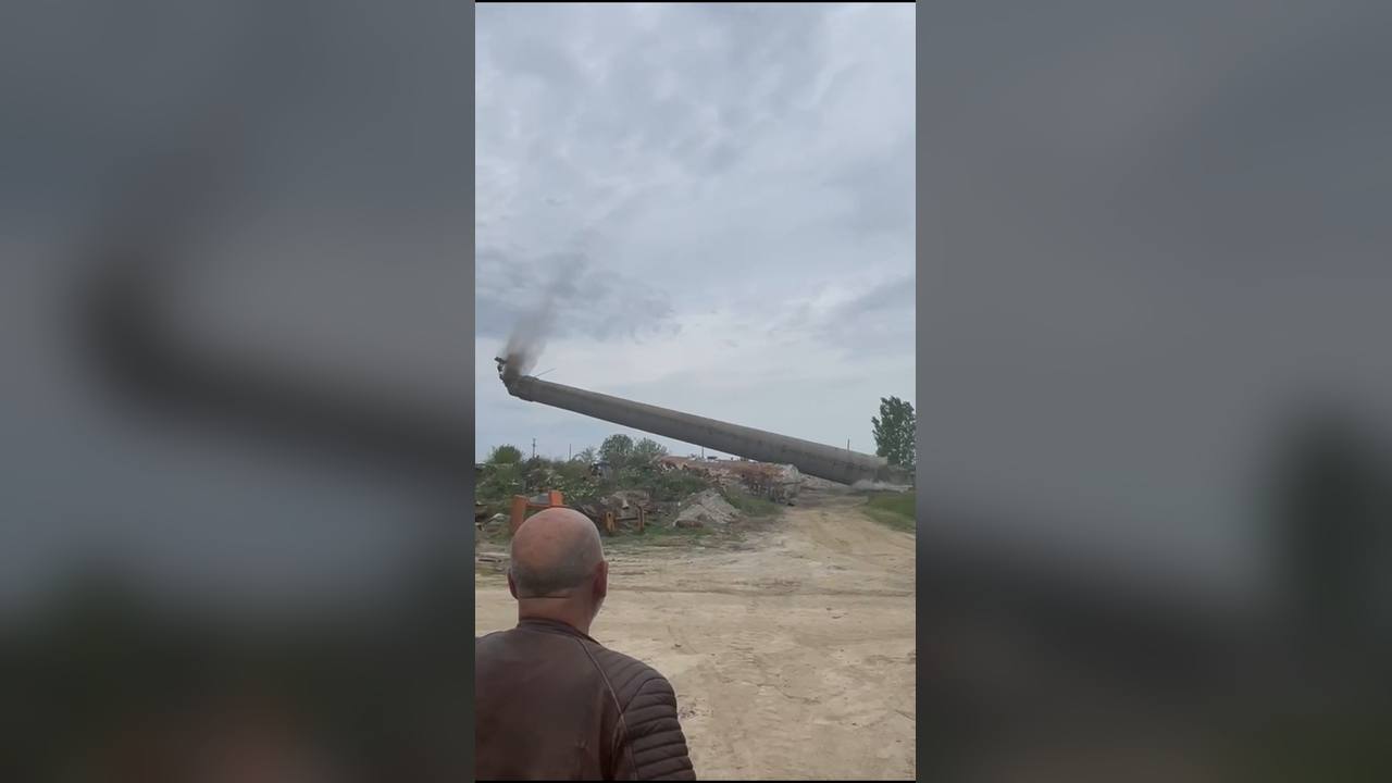 Разрушаване на производствената сграда на шоколадова фабрика Мелбон в Перник